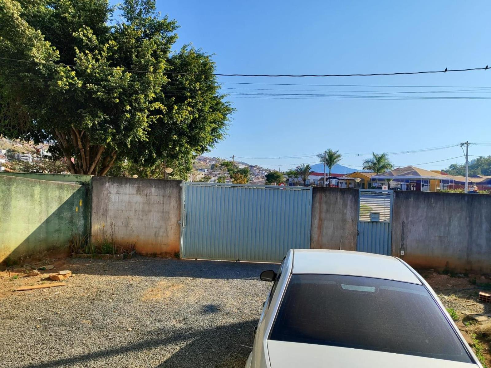 Casa Espacosa Em Frente A Pracinha กาปีตอลิโอ ภายนอก รูปภาพ